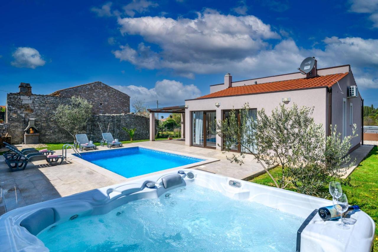 הוילה וודניאן Bobo Family House With Pool מראה חיצוני תמונה