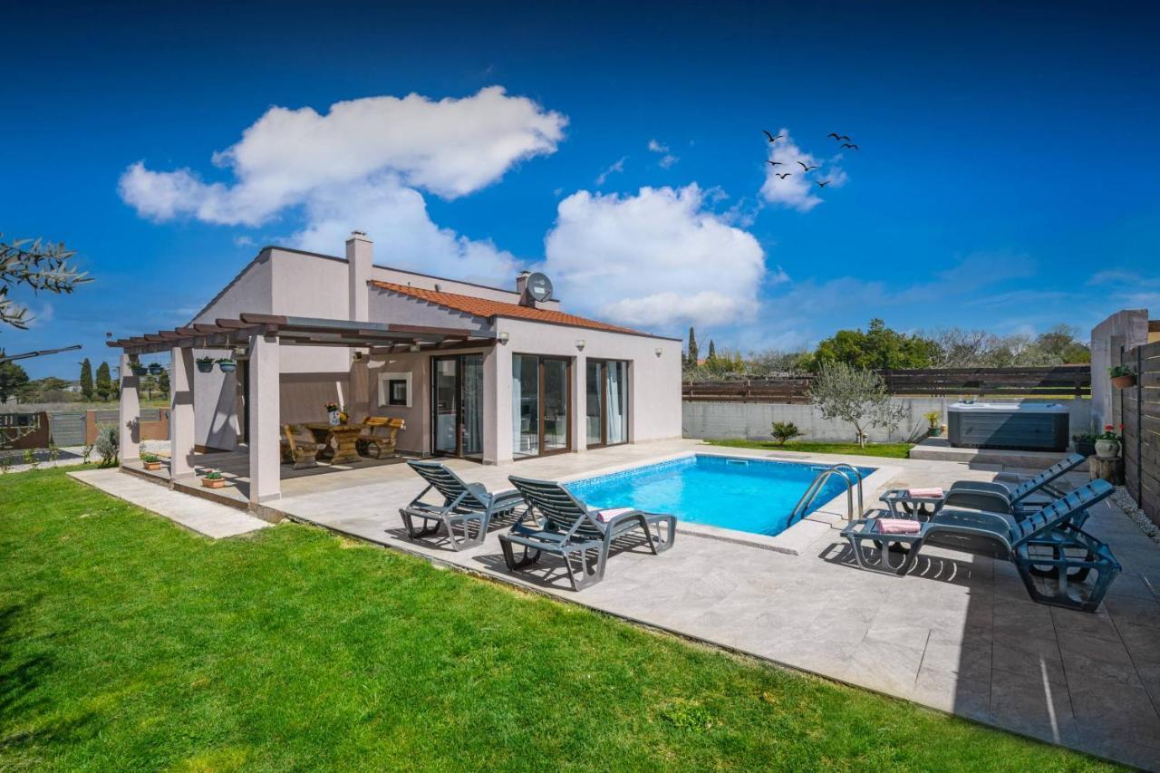 הוילה וודניאן Bobo Family House With Pool מראה חיצוני תמונה