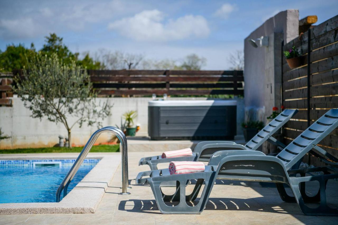 הוילה וודניאן Bobo Family House With Pool מראה חיצוני תמונה