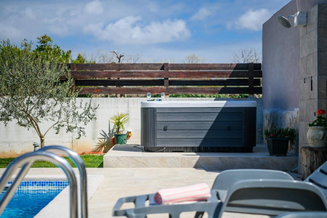 הוילה וודניאן Bobo Family House With Pool מראה חיצוני תמונה