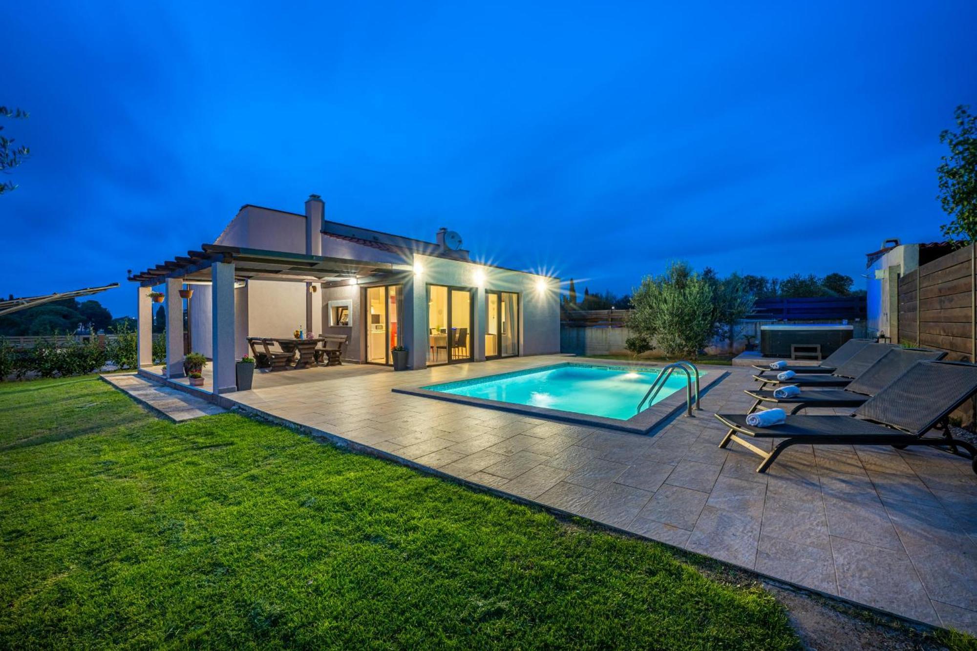 הוילה וודניאן Bobo Family House With Pool מראה חיצוני תמונה